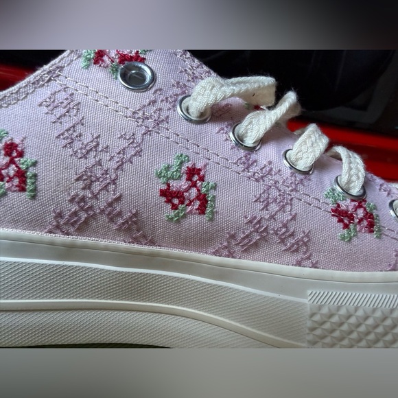 Converse [7.5] CTAS Platform Rose Cross Stitch Low Women’s Sneakers A13660C - Picture 4 of 9
